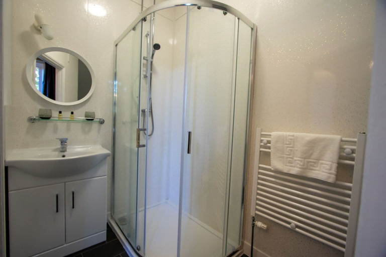 Bathroom 4, Shurland Hotel, Kent