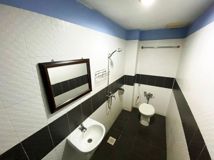 Bathroom 4, Lucky Hotel, Johor Bahru
