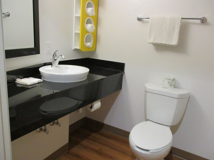 Bathroom 4, Motel 6 Fort Worth, TX - North - Saginaw, Tarrant