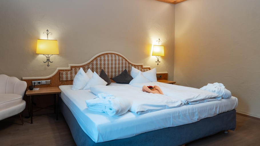 Bedroom 3, Wellness Hotel Bayerischer Hof, Cham