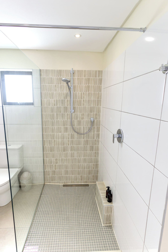 Bathroom 5, Oyster Box Guesthouse, Walvisbay Urban