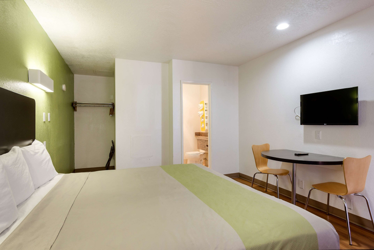 Bedroom 3, Motel 6 Santa Fe, NM - Downtown, Santa Fe