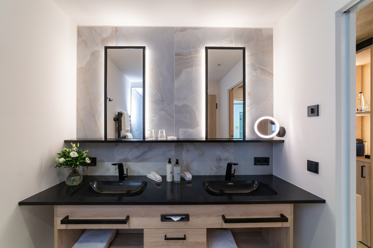Bathroom 4, Ströbinger Hof - Therme Wellness Resort, Rosenheim
