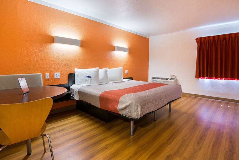 Bedroom 4, Motel 6 Tampa, FL - Fairgrounds, Hillsborough