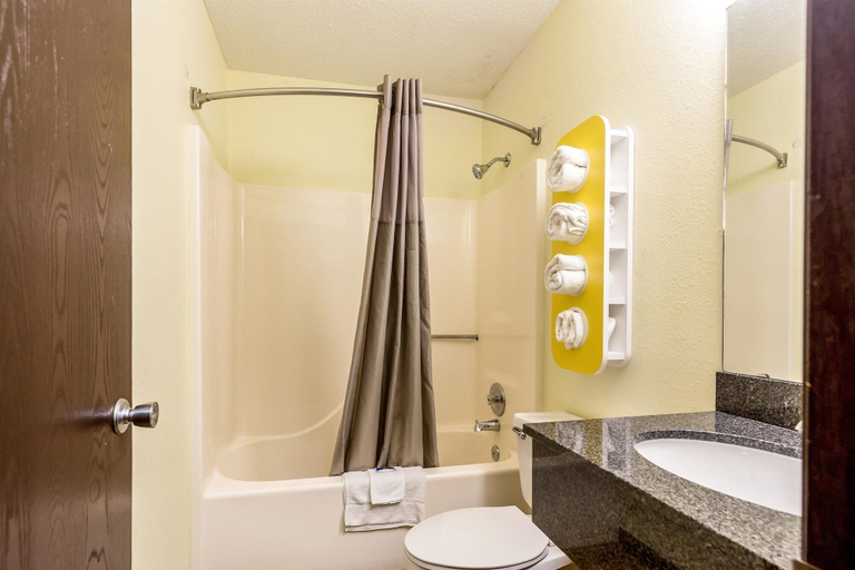 Bathroom 3, Motel 6 Troy, IL, Madison