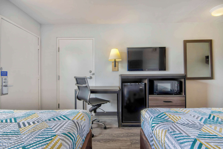 Bedroom 2, Motel 6 Jonesboro, AR, Craighead