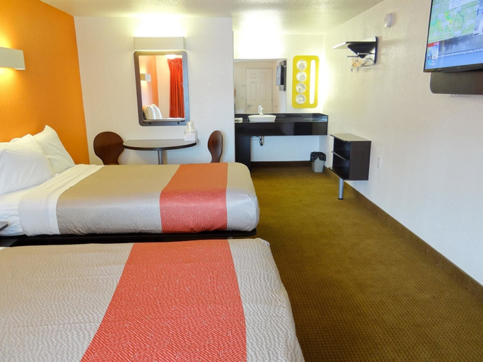 Bedroom 3, Motel 6 Erie, PA, Erie