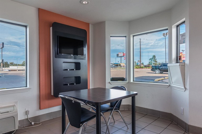 Others 5, Motel 6 Texarkana, AR, Miller