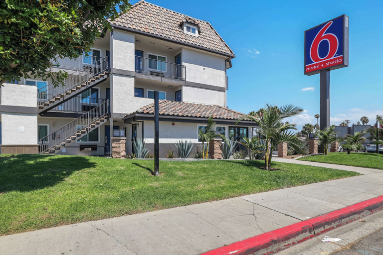 Exterior & Views 1, Studio 6 Suites Escondido, CA, San Diego