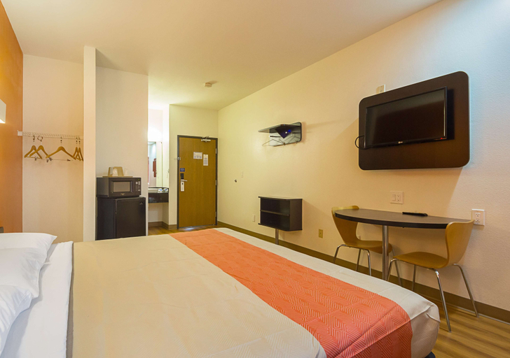 Bedroom 3, Motel 6 Dallas - Irving DFW Airport South, Irving
