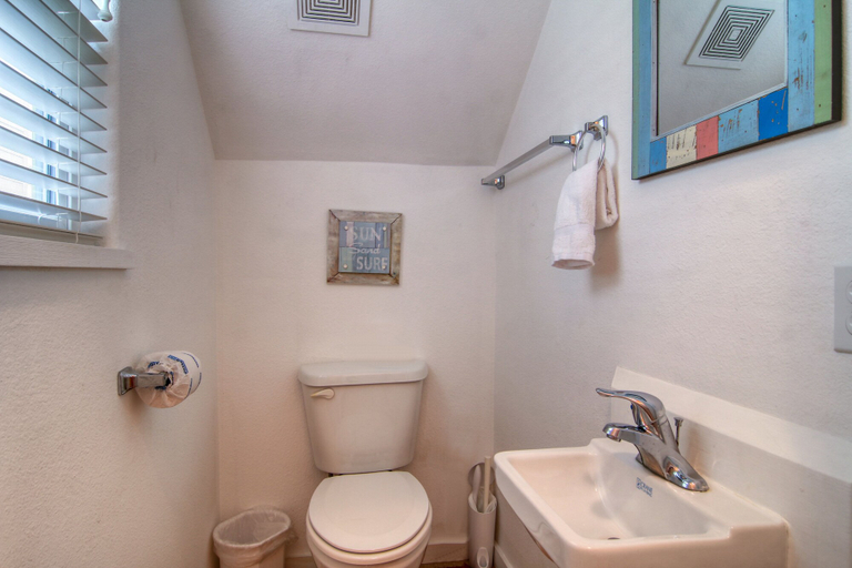 Bathroom 3, The Ohana Hut by Silver Sands Vacation Rentals, Nueces