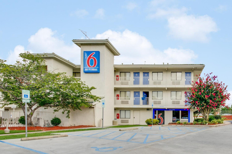 Exterior & Views 2, Motel 6 Columbus, OH - West, Franklin