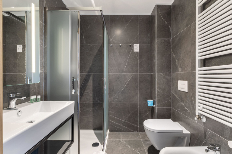 Bathroom 5, B&B Hotel Brescia, Brescia