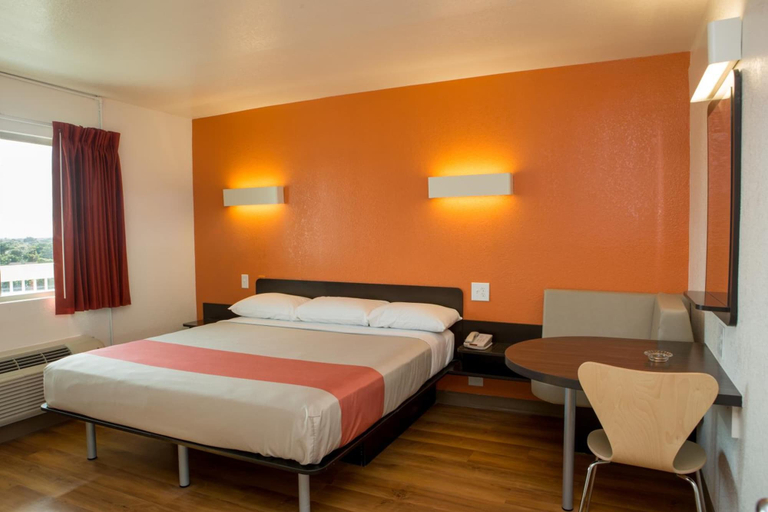Bedroom 3, Motel 6 Cutler Bay, FL, Miami-Dade