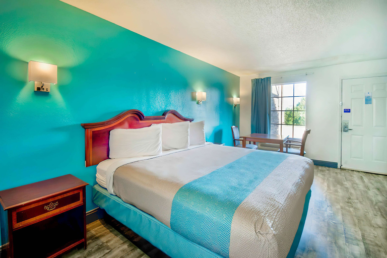 Bedroom 2, Motel 6 Grand Rivers, KY, Livingston