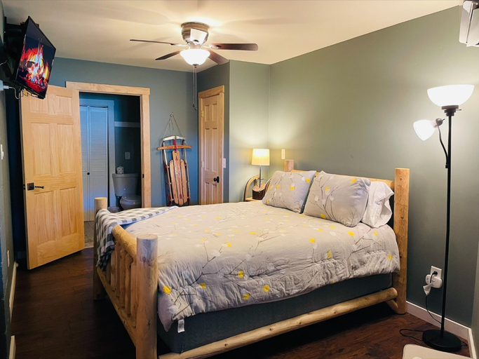 Bedroom 2, 3 Bears Lodge by Taylor Made Deep Creek, Garrett
