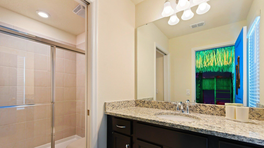 Bathroom 4, Opulent Villa in Resort Near Theme Parks & Shops, Polk