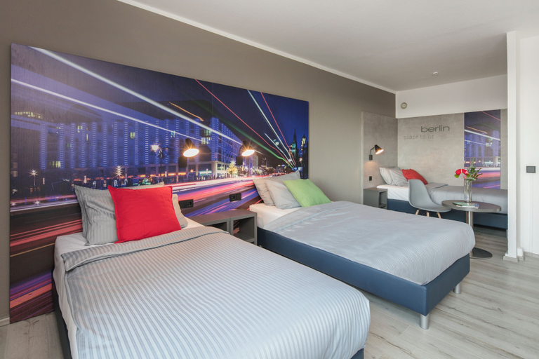 Bedroom 2, Hotel Berlin Lichtenberg, Berlin