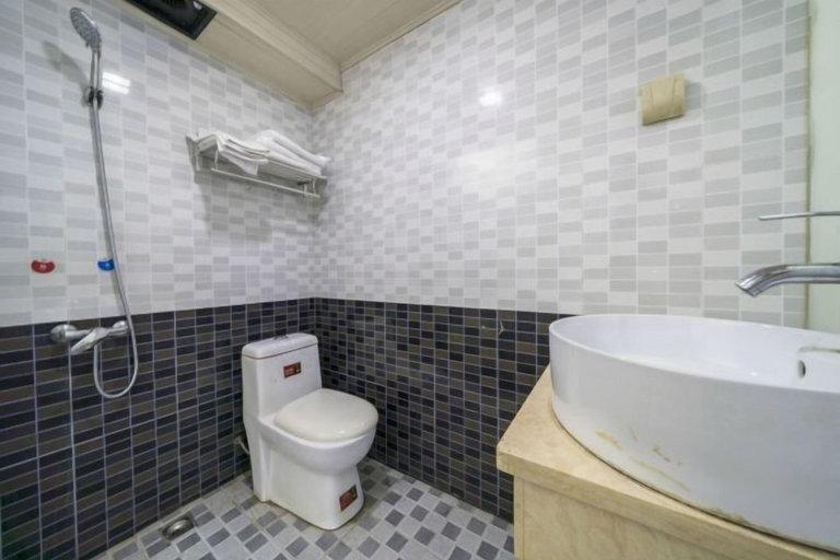 Bathroom 3, Cangzhou Innovation Hotel (Cangzhou West Railway Station Star School Branch), Chenzhou