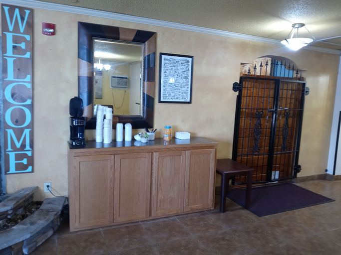 Food & Drinks 4, Roseau Motel, Roseau