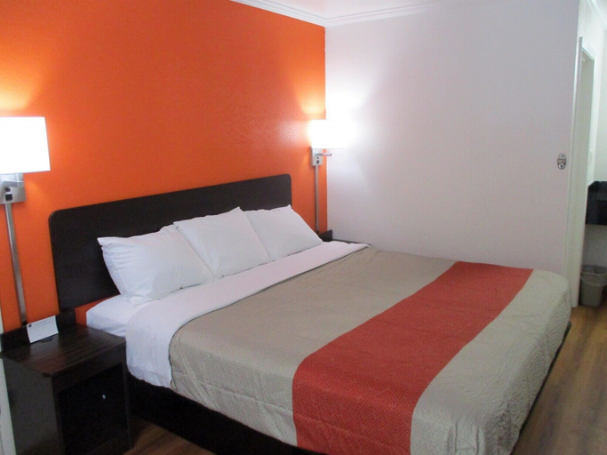 Bedroom 5, Motel 6 Bay Minette, AL, Baldwin