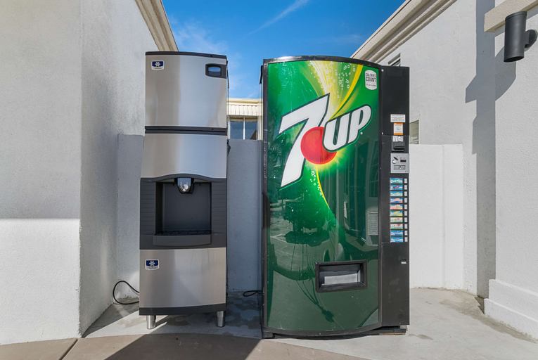 Food & Drinks 5, Motel 6 Lomita, CA, Los Angeles
