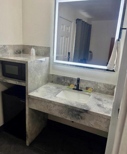 Bathroom 5, Sofi Motel, Los Angeles