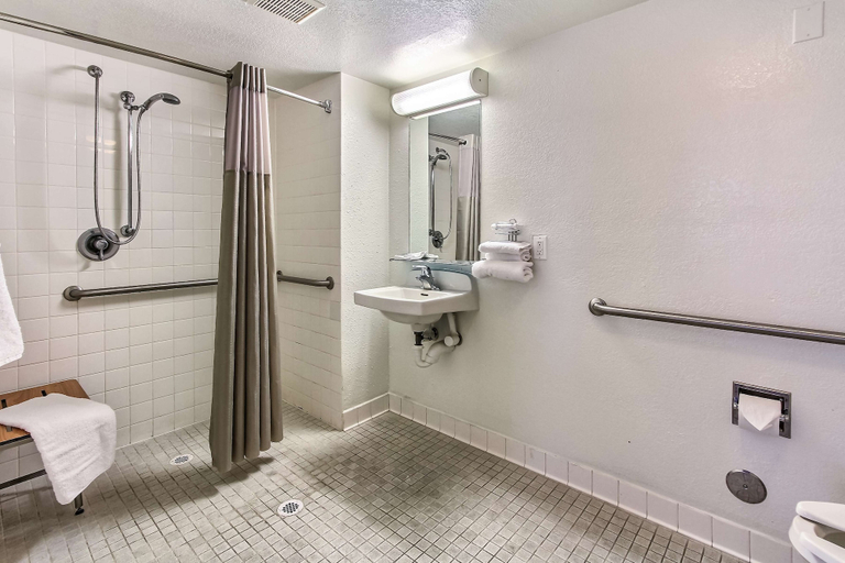 Bathroom 4, Motel 6 Salinas, CA - North Monterey Area, Monterey