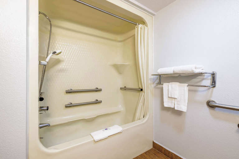 Bathroom 5, Motel 6 Auburn, Placer