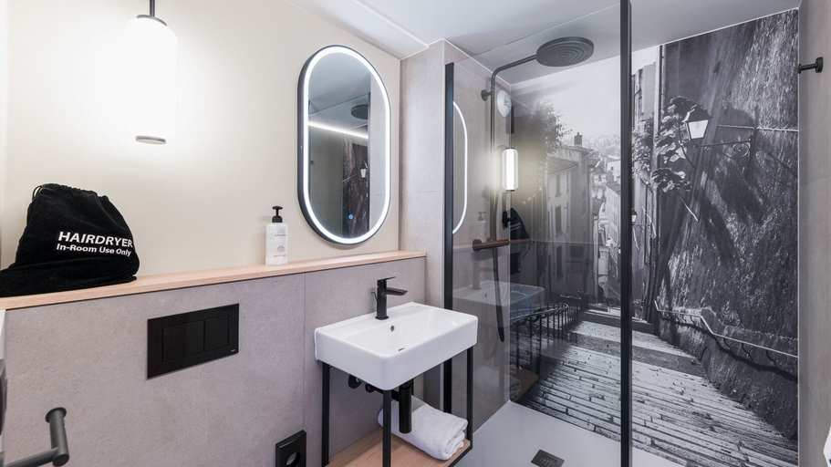 Bathroom 4, Campanile NATURE - Lyon Est Bron Eurexpo, Rhône
