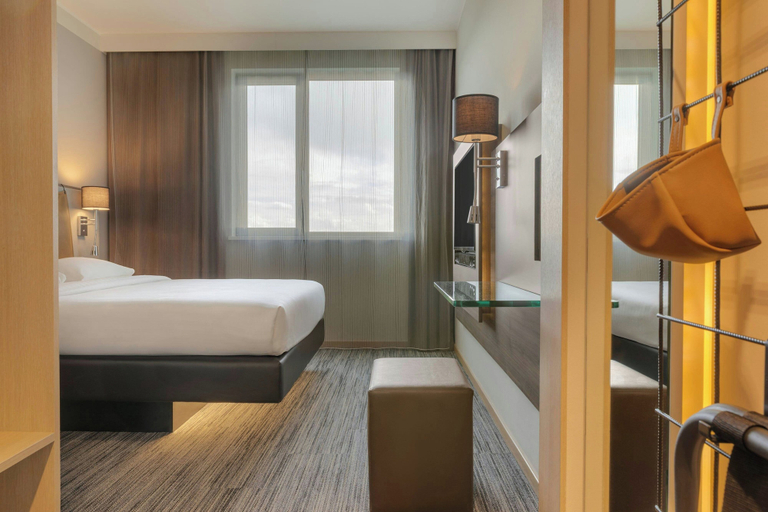 Bedroom 4, MOXY Milan Malpensa Airport, Varese