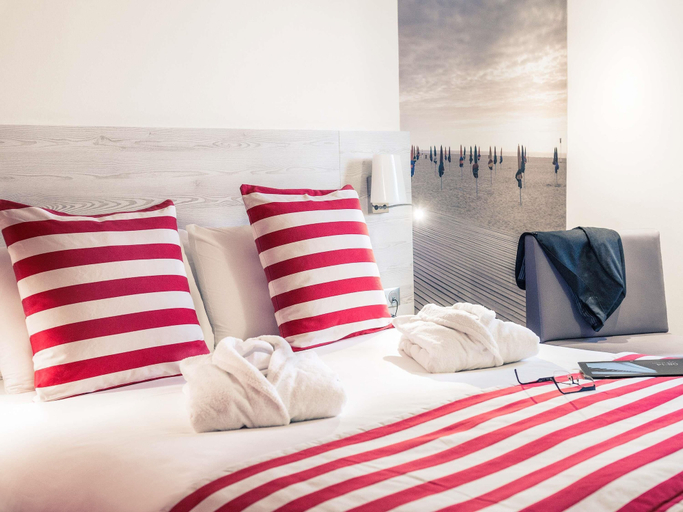 Bedroom 3, Hotel Mercure Trouville Sur Mer, Calvados