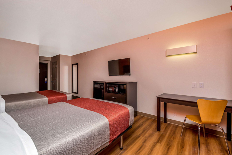 Bedroom 3, Motel 6 Peoria, IL, Peoria