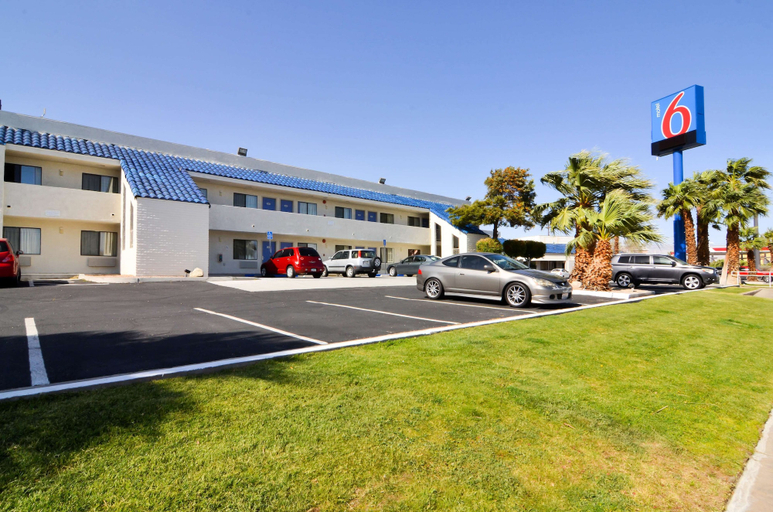 Exterior & Views 2, Motel 6 North Palm Springs, CA - North, Riverside