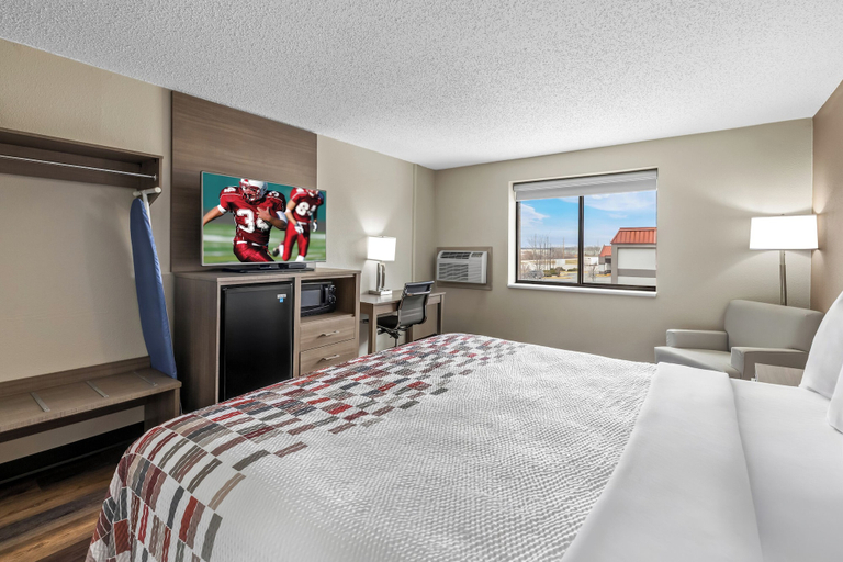 Bedroom 3, Red Roof Inn Ames, Story