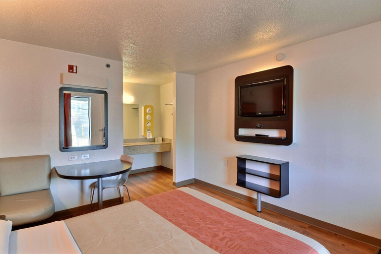 Bedroom 3, Motel 6 Tewksbury, MA - Boston, Middlesex