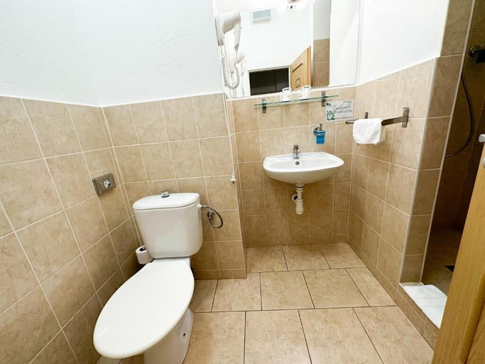 Bathroom 4, Hotel Modena, Bratislava II