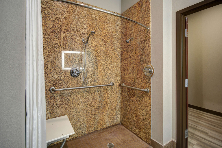 Bathroom 4, Motel 6 Fort Worth, TX – I-35 & I-20, Fort Worth