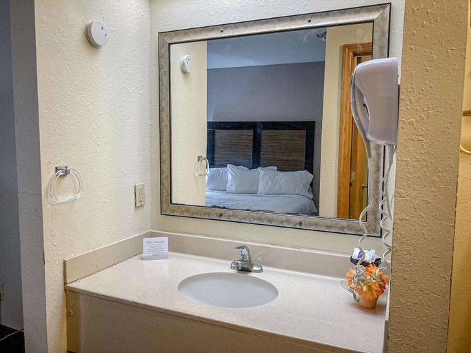 Bathroom 4, Motel 6 Elkhart, IN, Elkhart