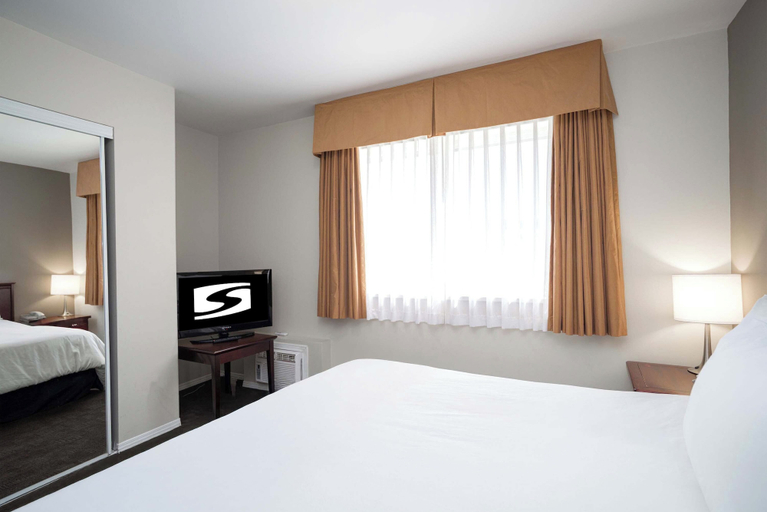 Bedroom 2, Sandman Hotel & Suites Williams Lake, Cariboo
