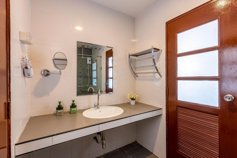 Bathroom 3, 4 Bedroom Modern Pool Villa BL10, Hua Hin