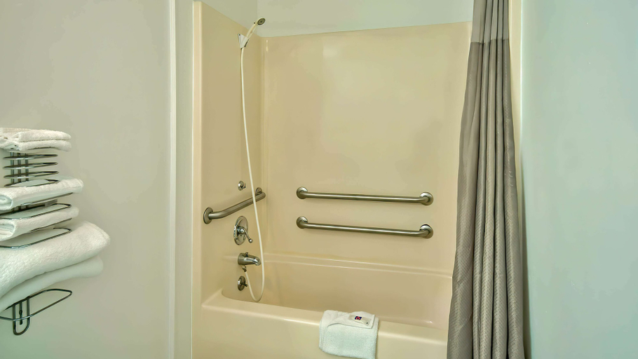 Bathroom 3, Motel 6 Grand Rivers, KY, Livingston