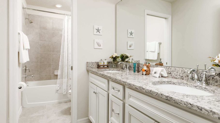 Bathroom 4, 7BR Serene Home Close to Disney, Private Pool, Spa, Polk