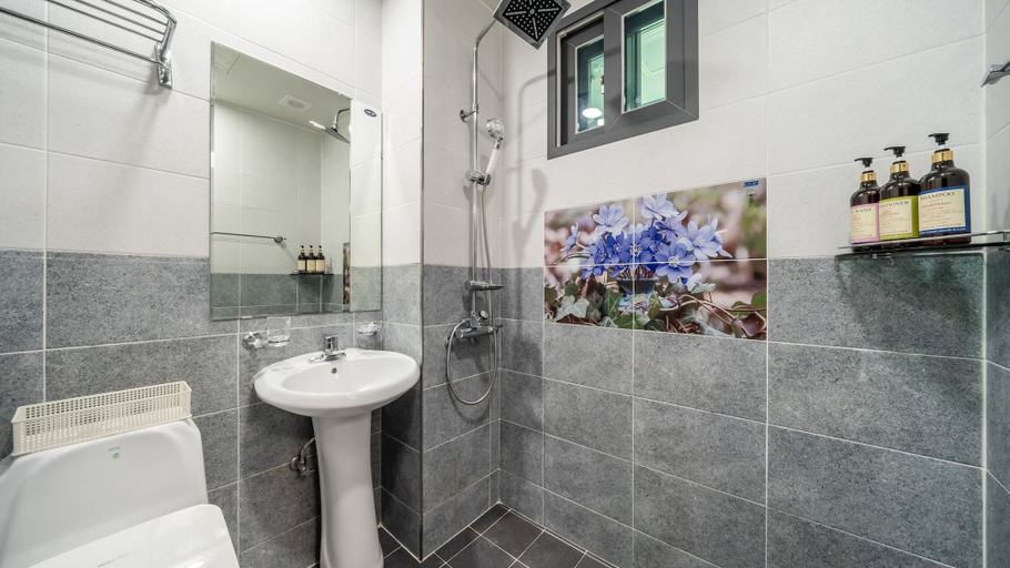 Bathroom 3, Samcheok Lamer Pension, Samcheok
