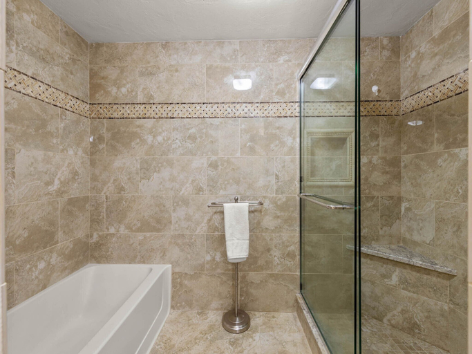 Bathroom 3, Santa Maria 208 by Distinctive Beach Rentals, Lee