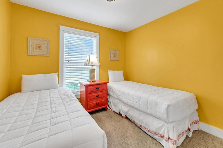 Bedroom 2, Hanging Out, Bay