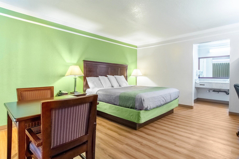 Bedroom 3, Motel 6 Kingsburg, CA, Fresno