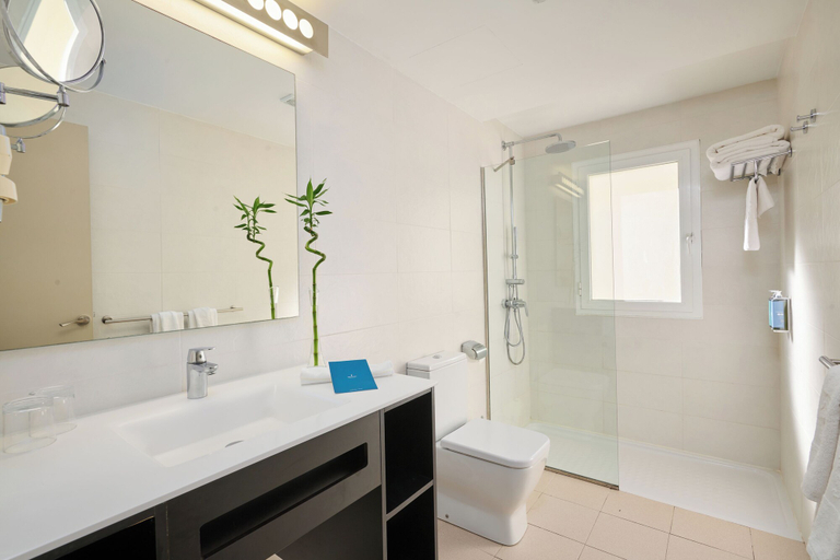 Bathroom 5, Hipotels Mediterraneo Club, Baleares