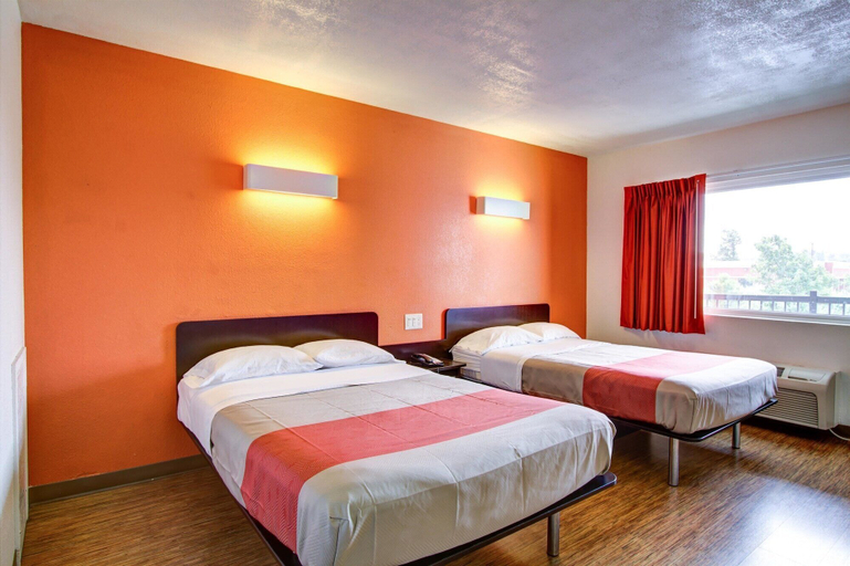 Bedroom 4, Motel 6 Richfield, OH, Summit