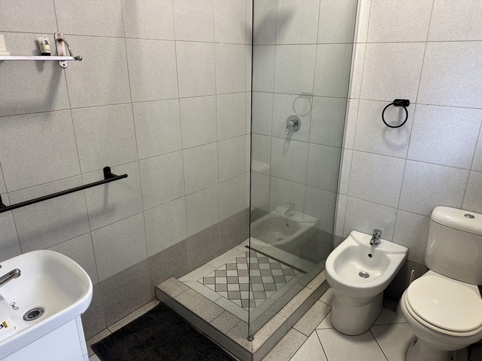 Bathroom 4, N1 Hotel Rotten Row Harare, Harare